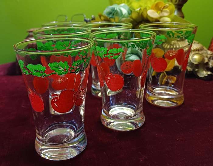 1950s Mid-Century Juice Glasses  Tomato & Vine Design  Set of 6