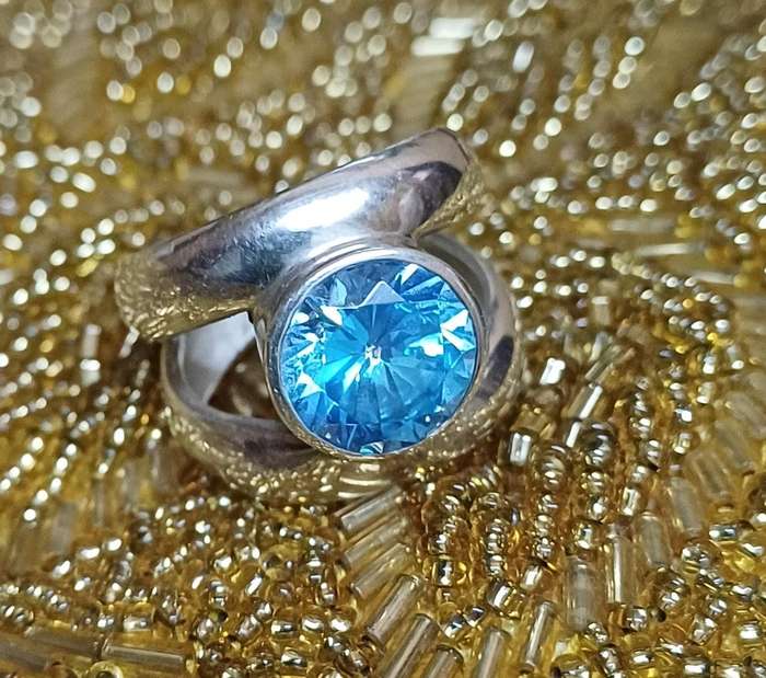 Blue Topaz Ring | SILVER |