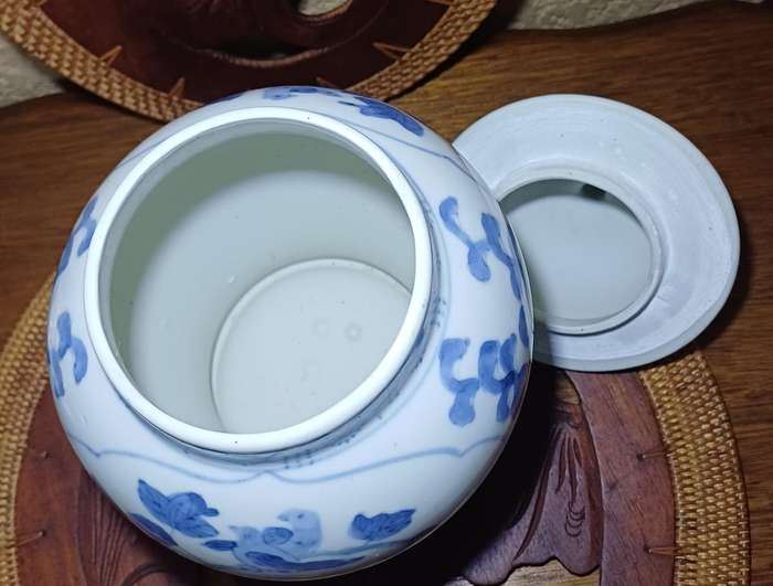 BLUE ORIENTAL JAR WITH LID