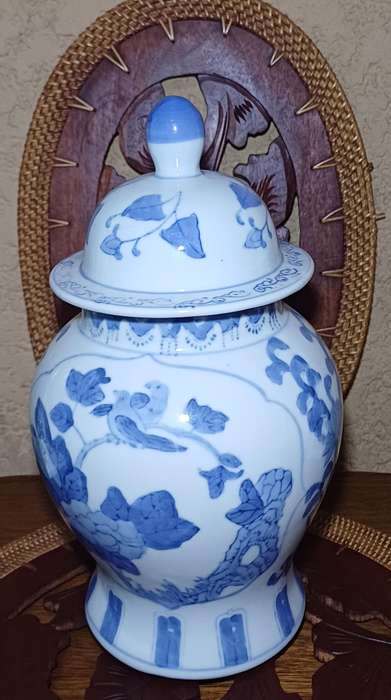BLUE ORIENTAL JAR WITH LID