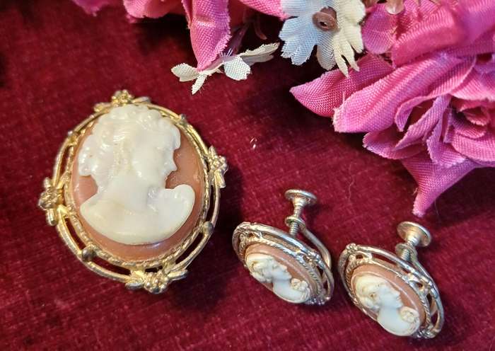 Vintage Costume Jewelry  | 02 |  CAMEO AND EARINGS