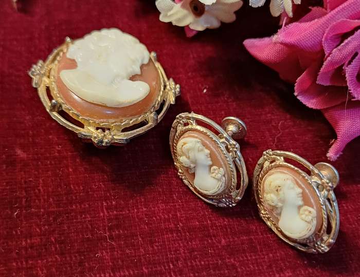 Vintage Costume Jewelry  | 02 |  CAMEO AND EARINGS