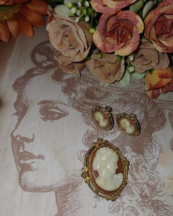 Vintage Costume Jewelry  | 02 |  CAMEO AND EARINGS