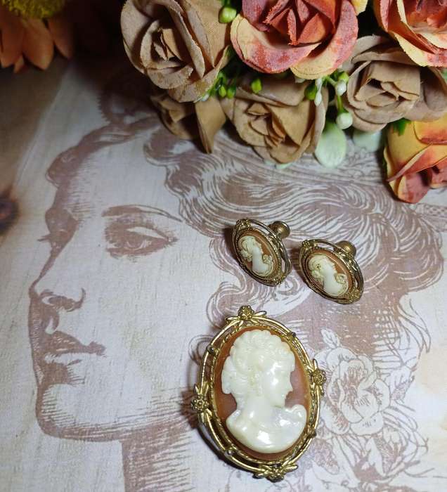 Vintage Costume Jewelry  | 02 |  CAMEO AND EARINGS