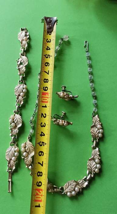 Vintage 1950s Gold-Tone Faux Pearl Leaf Demi Parure Set | 19 |