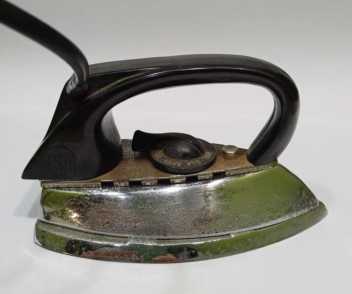 Electric Travel Iron