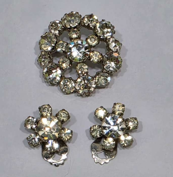 Vintage Jewelry Collection | 4 Brooches, 2 Pairs of Earrings & Decorative Tin