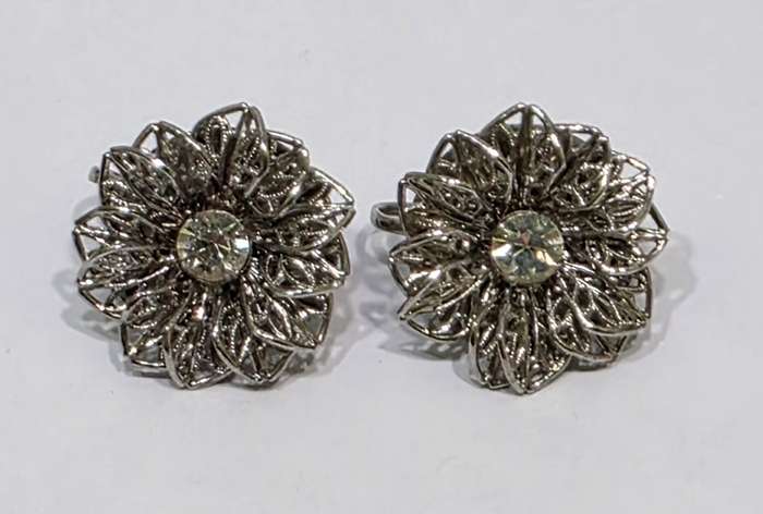 Vintage Jewelry Collection | 4 Brooches, 2 Pairs of Earrings & Decorative Tin