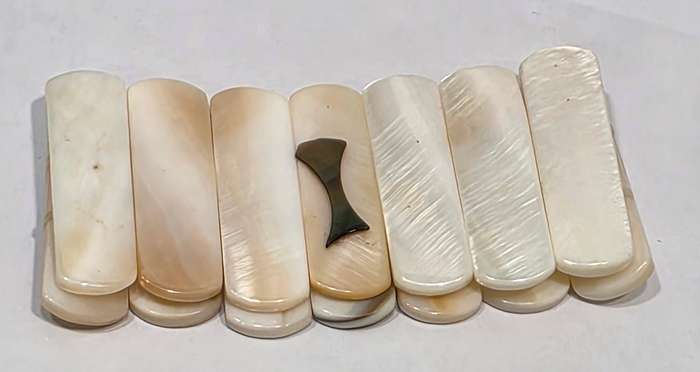 Stretch Bracelet. Genuine Pearlescent Cream, Beige, Mother of Pearls, Sticks Stretch Bracelet