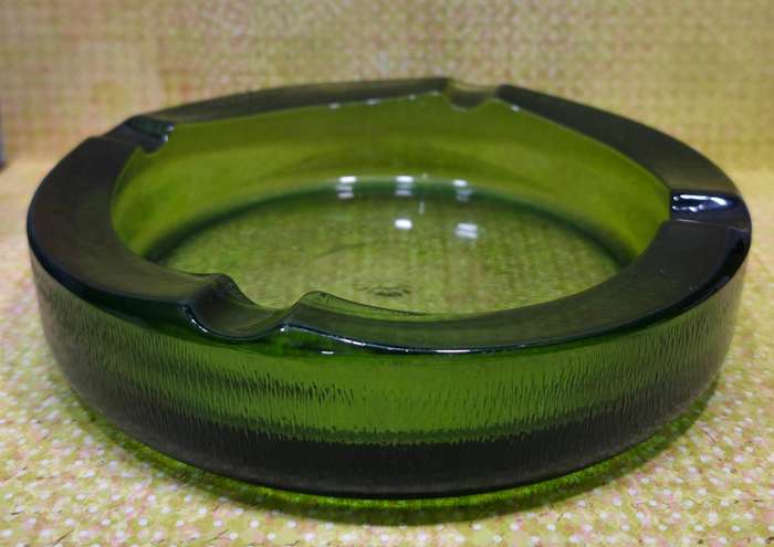 LARGE EMERALD GREEN GLASS ASHTRAY | VERY HEAVY