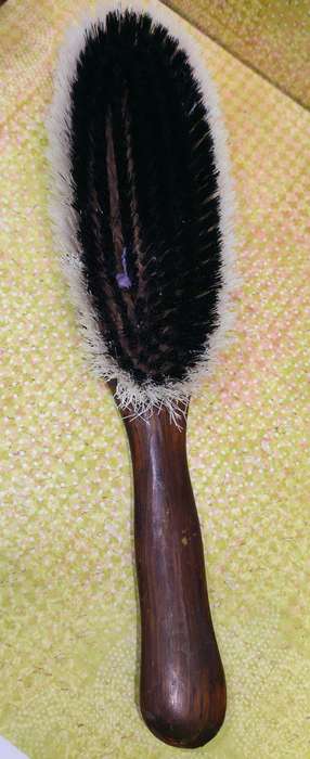 VINTAGE WOODEN CLOTHES BRUSH