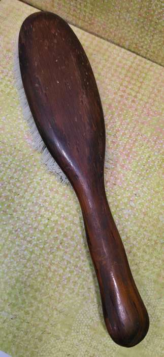 VINTAGE WOODEN CLOTHES BRUSH