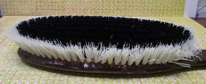 VINTAGE WOODEN CLOTHES BRUSH