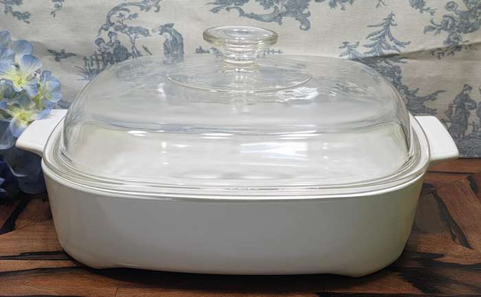 LARGE CORNING WARE BOWL WITH PYREX GLASS LID