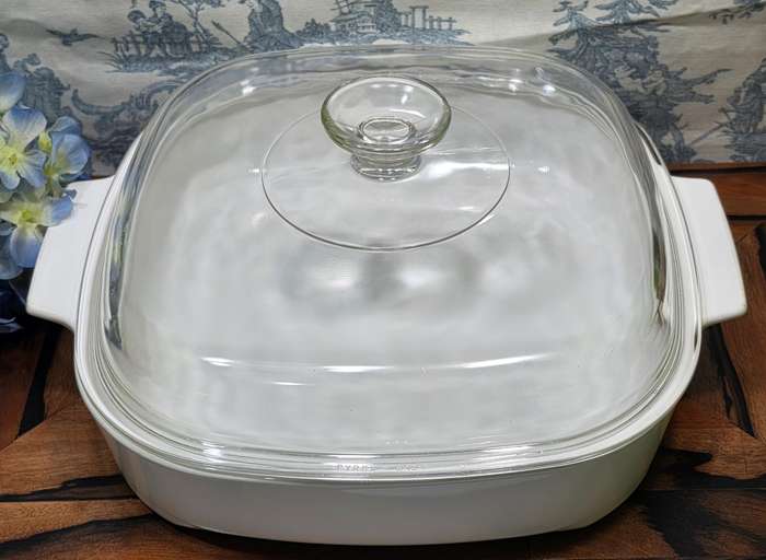 LARGE CORNING WARE BOWL WITH PYREX GLASS LID