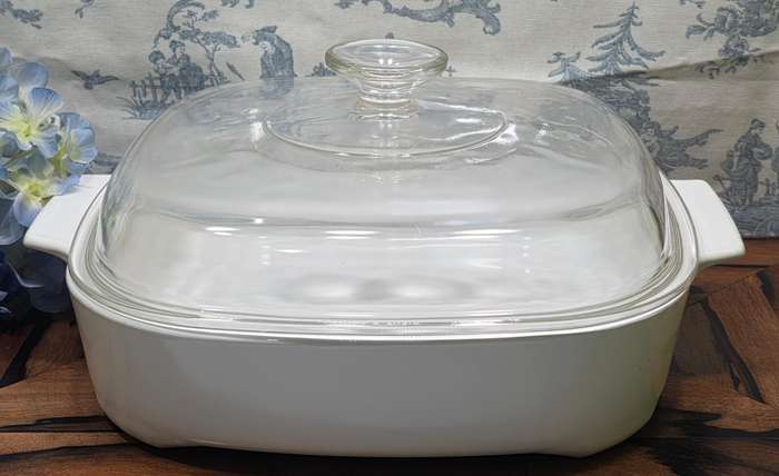LARGE CORNING WARE BOWL WITH PYREX GLASS LID