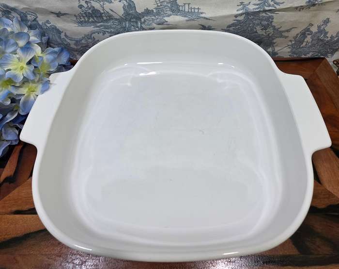 LARGE CORNING WARE BOWL WITH PYREX GLASS LID