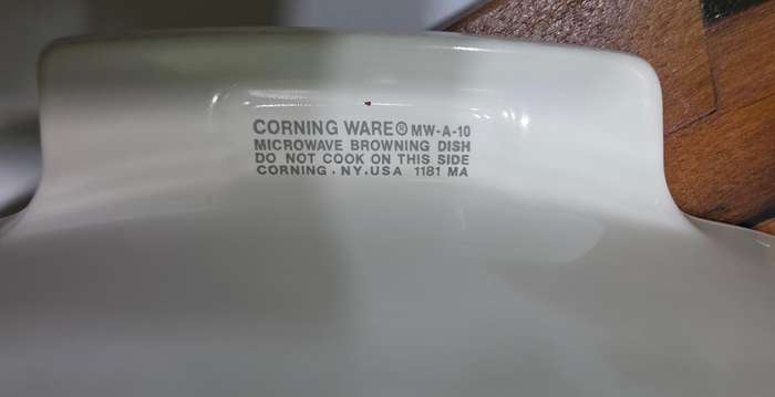 LARGE CORNING WARE BOWL WITH PYREX GLASS LID