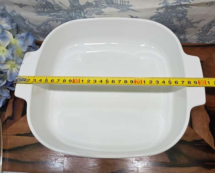 LARGE CORNING WARE BOWL WITH PYREX GLASS LID