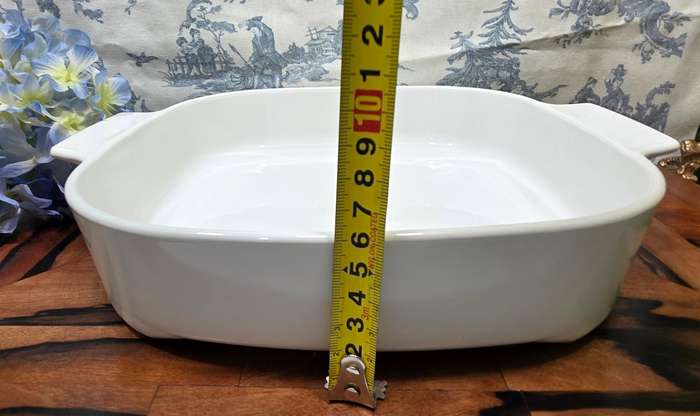 LARGE CORNING WARE BOWL WITH PYREX GLASS LID
