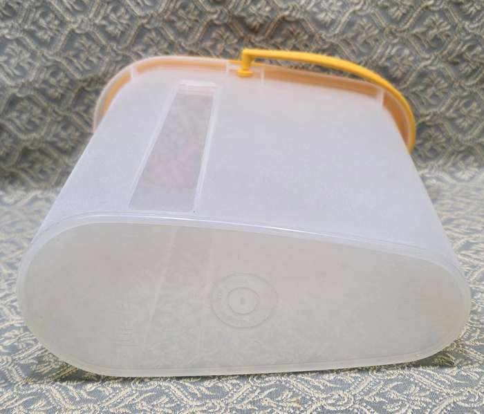 Vintage Tupperware | 10 x 20 x 21 cm High |
