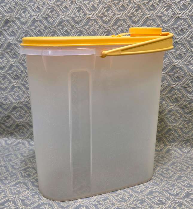 Vintage Tupperware | 10 x 20 x 21 cm High |