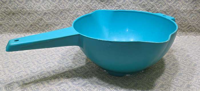 Tupperware Handled Colander Strainer Double Spout