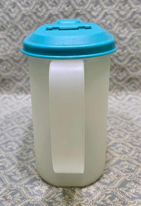 Vintage Tupperware | 18 x 9 x 16 cm high |