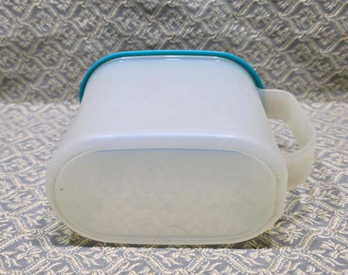 Vintage Tupperware | 18 x 9 x 16 cm high |