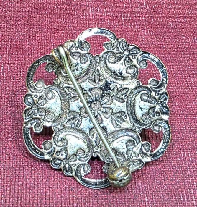 3 BROOCHES FOR YOUR COLLECTION