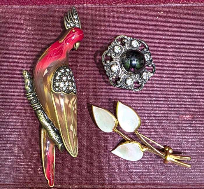 3 BROOCHES FOR YOUR COLLECTION