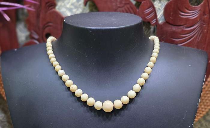 Vintage  Bone NECKLACE & Cross  from Nanas closet | 04 |