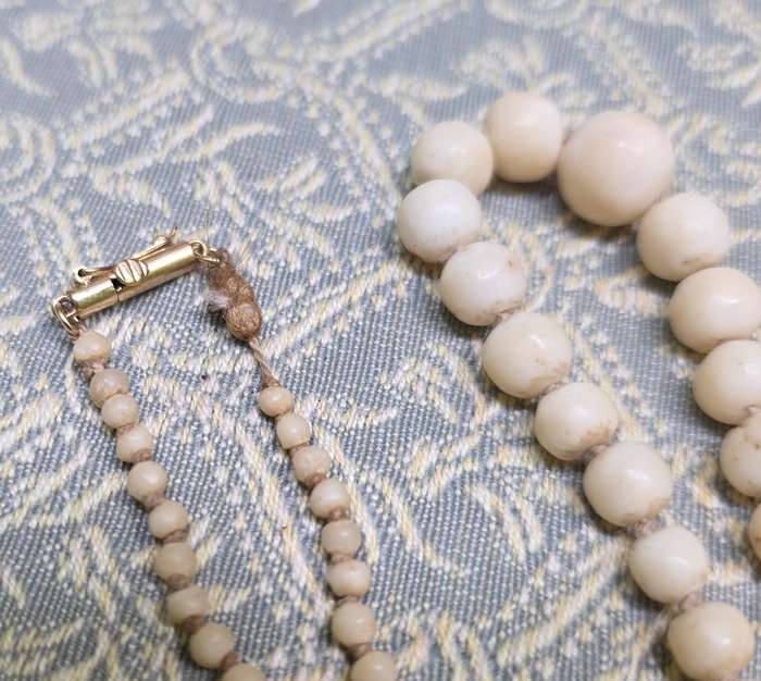 Vintage  Bone NECKLACE & Cross  from Nanas closet | 04 |