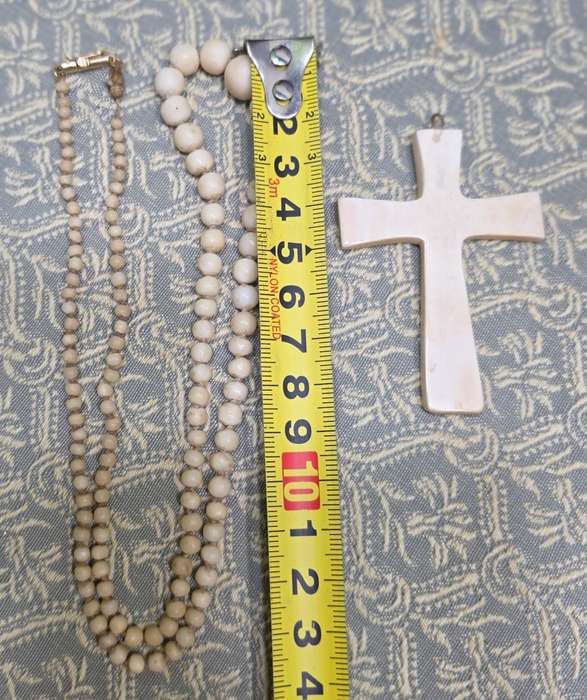 Vintage  Bone NECKLACE & Cross  from Nanas closet | 04 |