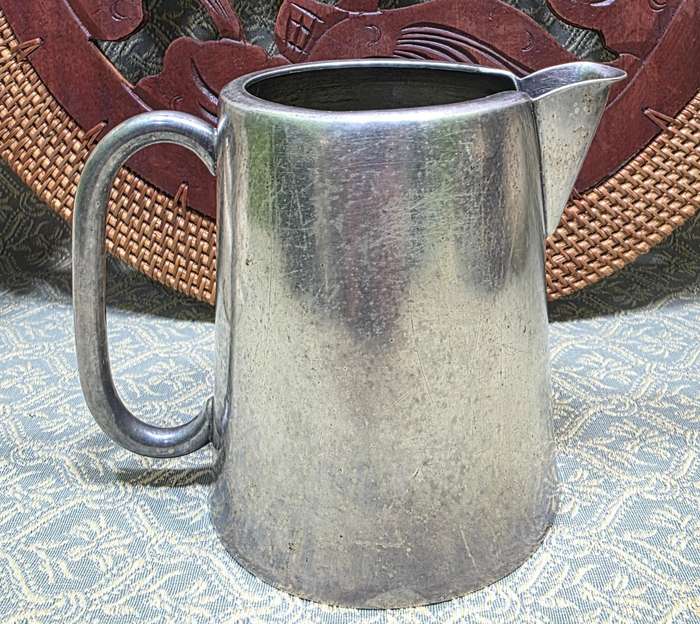 SET OF PLATED MILK POURERS