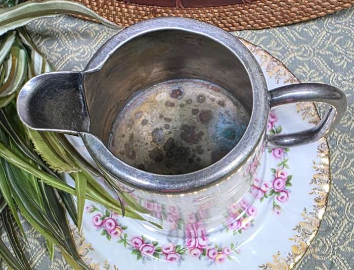 SET OF PLATED MILK POURERS