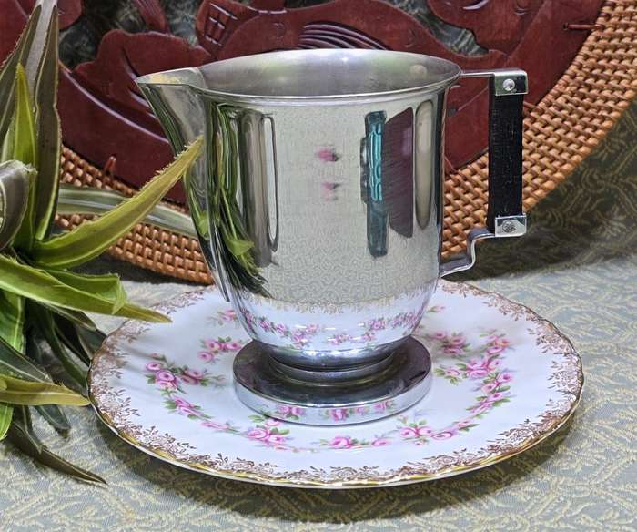 SET OF PLATED MILK POURERS