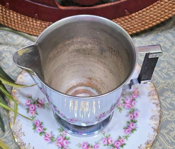 SET OF PLATED MILK POURERS