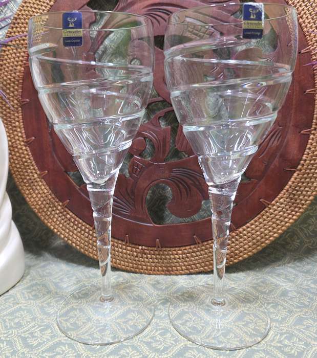 GLENEAGLES CRYSTAL HARLEQUIN PAIR OF LARGE WINE GOBLETS SUPERB