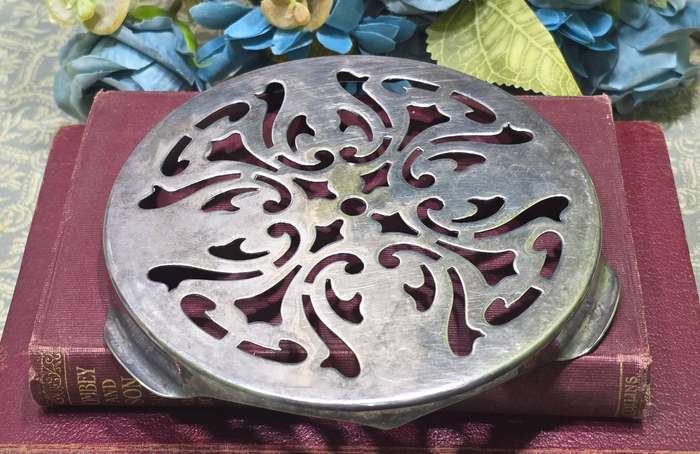 SMALL PLATED TRIVET