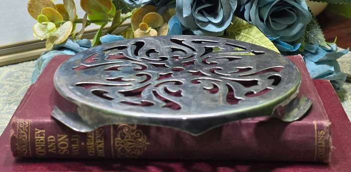 SMALL PLATED TRIVET