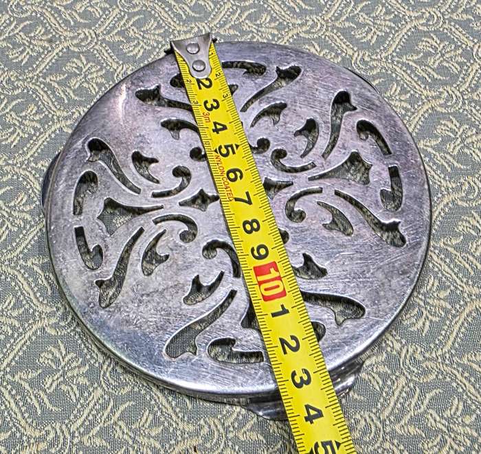 SMALL PLATED TRIVET
