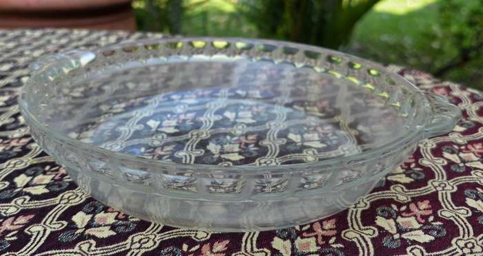 SET OF VINTAGE PIE BOWLS