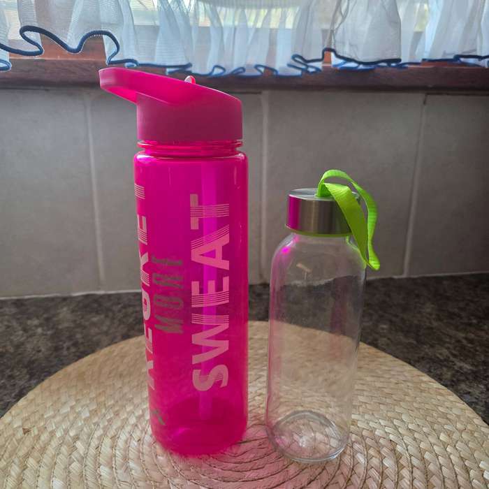 Water bottles (700 ml)