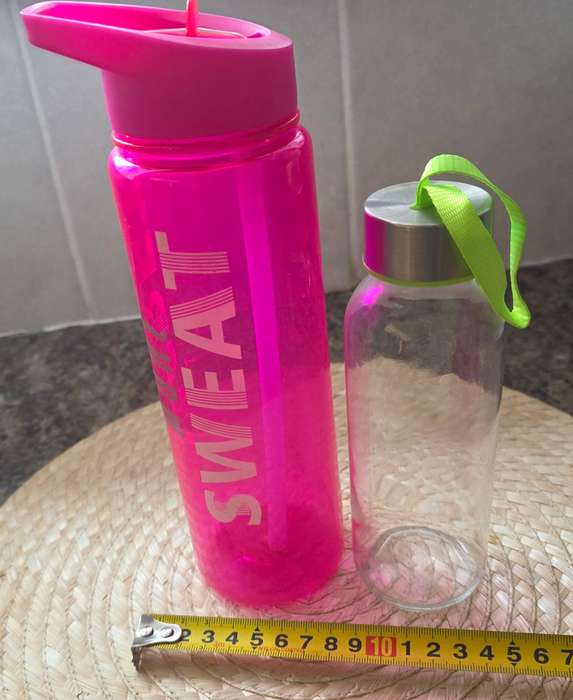 Water bottles (700 ml)