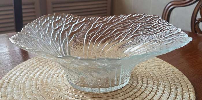 GLASS FRUIT BOWL