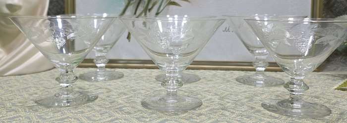 6 Beautiful Cocktail Glasses Vintage