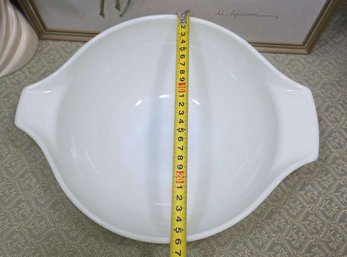 Vintage Pyrex made in the USA Nesting Bowls set of 3