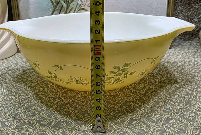 Vintage Pyrex made in the USA Nesting Bowls set of 3