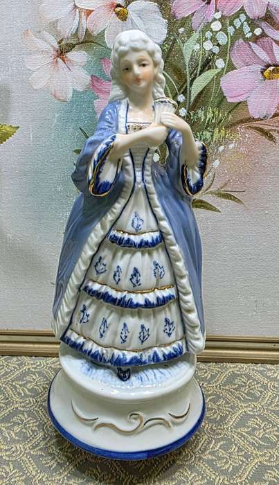 Vintage Blue and White Victorian Lady Porcelain Figurine Music Box | 02 |